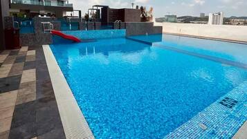 Kolam renang terbuka