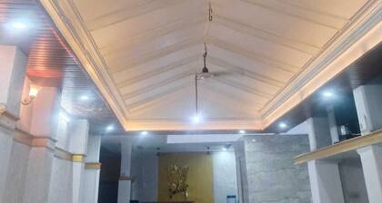 Marvelous 5-bedroom hotel with WiFi
Daily &Monthly Rooms
Near Nadra Bus Stand