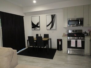 Mikrowelle, Ofen, Herdplatte, Geschirrspüler