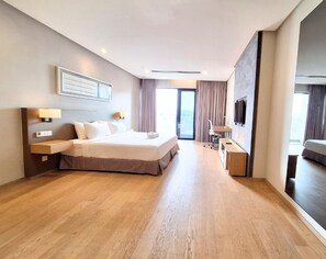 Superior Apartment, 2 Bedrooms, Balcony, City View | Desk, free WiFi