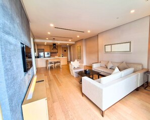 Superior Apartment, 2 Bedrooms, Balcony, City View | Living area