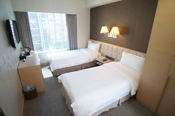 Comfort Twin Room, 2 Twin Beds, Private Bathroom, City View | Desk, laptop workspace, free WiFi