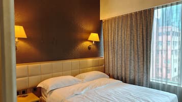 Dobbeltrom – superior, byutsikt | Skrivebord, skrivebord for bærbar PC og wi-fi (inkludert)