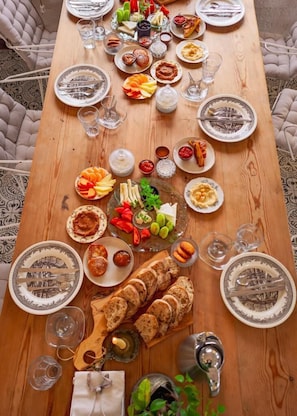 Free daily cooked-to-order breakfast