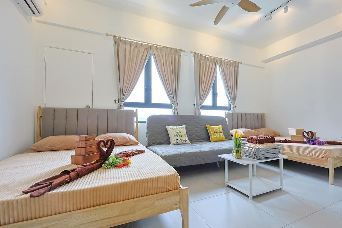 Deluxe Apartment, 2 Bedrooms, Balcony, City View | Living area