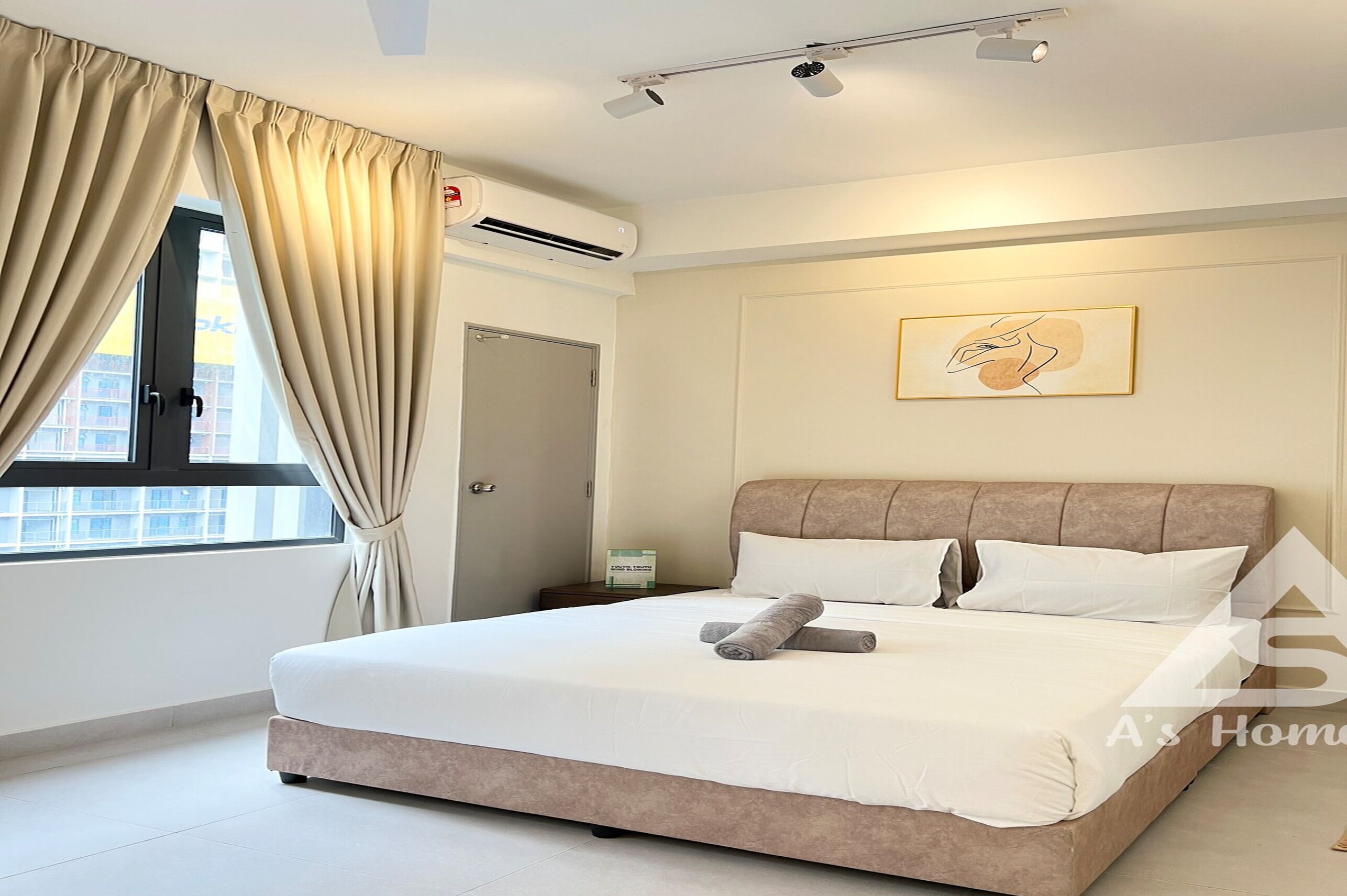 Estudi superior, 1 llit de matrimoni, vistes a la ciutat | Escriptori i wifi gratuïta 