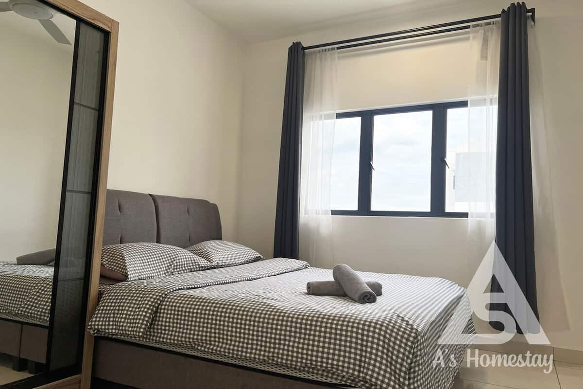 Superior Apartment, 1 Bedroom, Kitchen, City View | Desk, laptop workspace, free WiFi, bed sheets