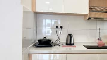 Superior Apartment, 1 Bedroom, Kitchen, City View | Private kitchen | Fridge, microwave, stovetop, rice cooker