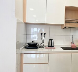 Superior Apartment, 1 Bedroom, Kitchen, City View | Private kitchen | Fridge, microwave, stovetop, rice cooker