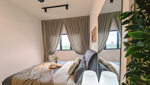 슈피리어 아파트, 침실 2개, 발코니, 시내 전망 | 책상, 노트북 작업 공간, 무료 WiFi, 침대 시트