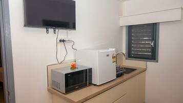 Standard Triple Room, Non Smoking, Ground Floor | Living area