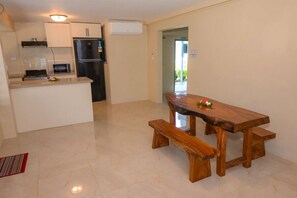 Apartment, 3 Bedrooms, Balcony, Pool View | Living area