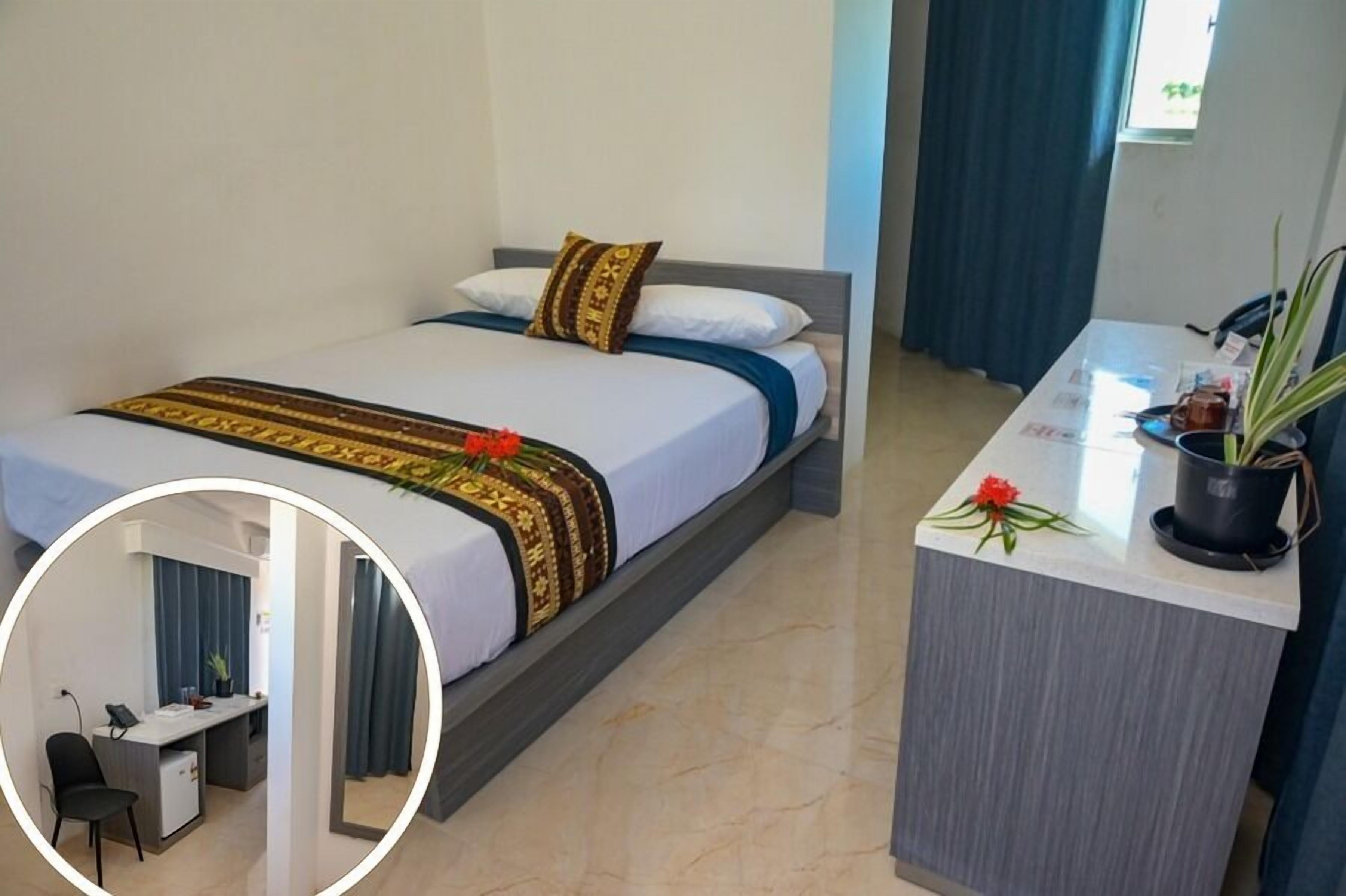 Cortinas blackout, tabla de planchar con plancha y wifi gratis 