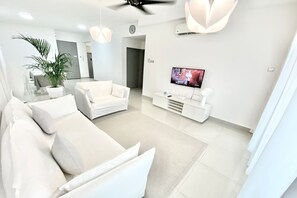 Superior Apartment, 2 Bedrooms, Balcony, City View | Living area