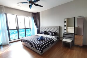 Appartement Supérieur, 3 chambres, balcon, vue ville | Bureau, Wi-Fi gratuit