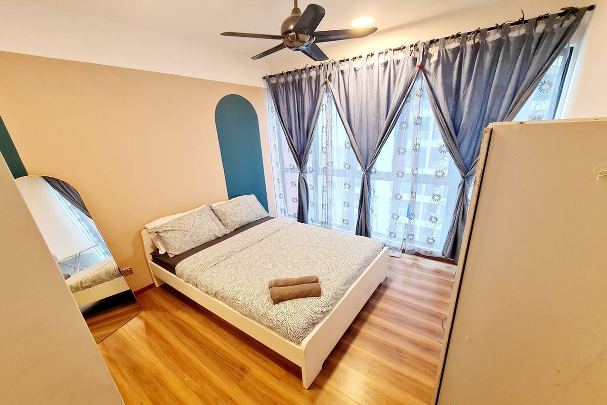 Superior Apartment, 1 Bedroom, Balcony, City View | Meja, Wi-fi percuma