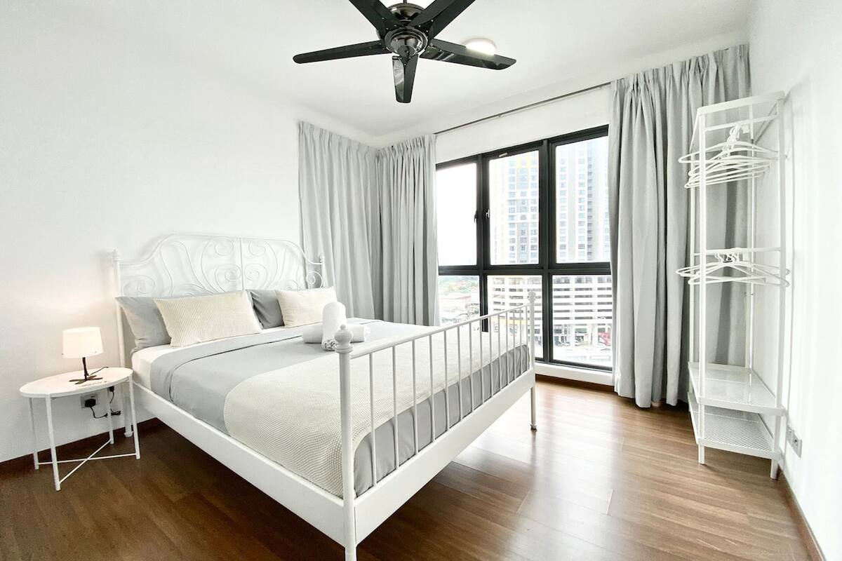 Superior Apartment, 2 Bedrooms, Balcony, City View | Meja, Wi-fi percuma