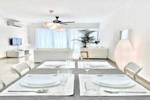 Superior Apartment, 2 Bedrooms, Balcony, City View | In-room dining