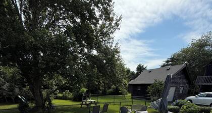 Fabulous 4-bedroom house with beautiful outdoor space near beach in Narragansett