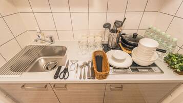 Full-size fridge, microwave, stovetop, cookware/dishes/utensils