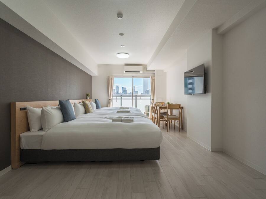 Exclusive Triple Room, Lanai, City View | Premium bedding, WiFi (free), bed sheets