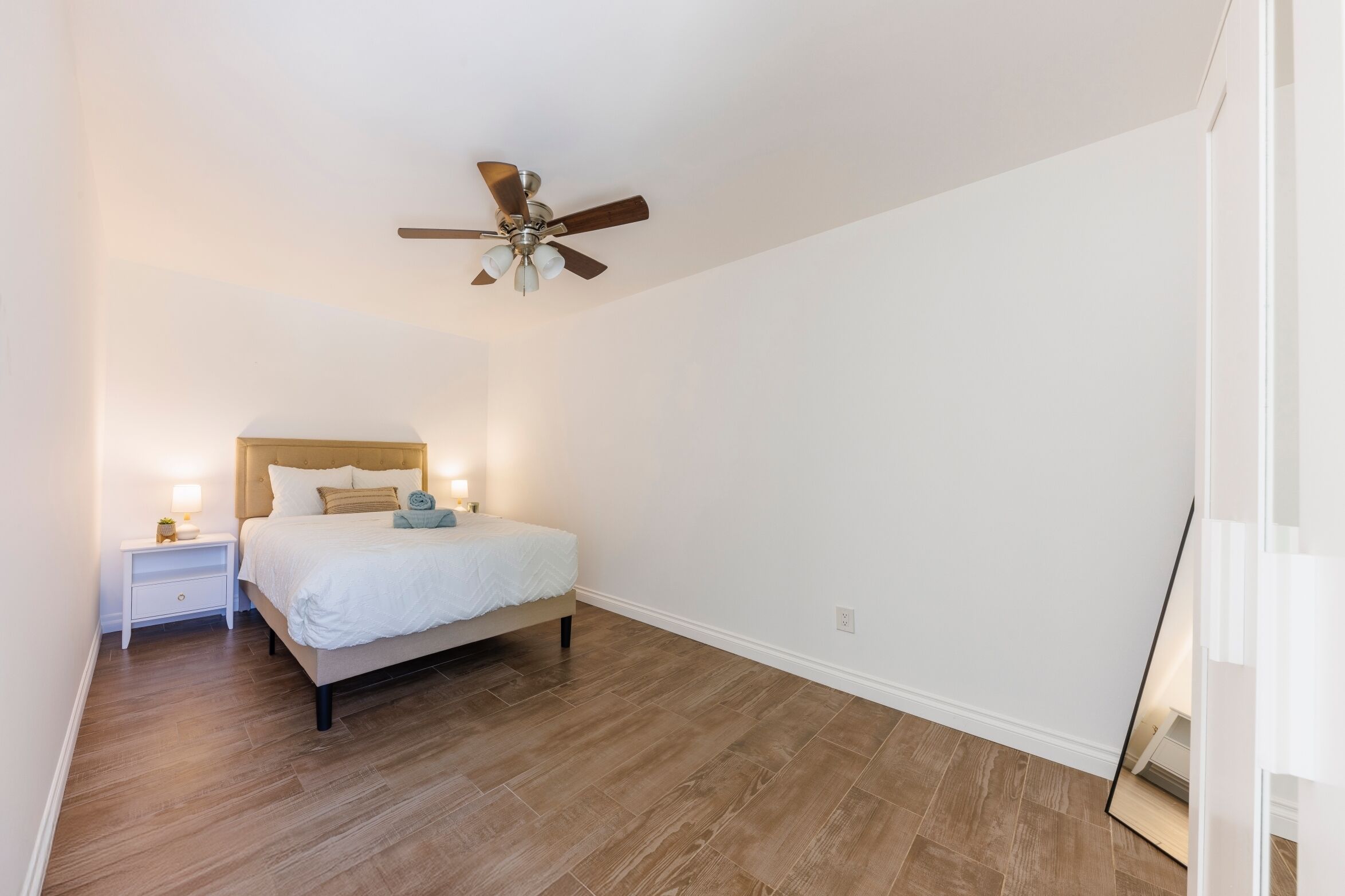 4 bedrooms, iron/ironing board, WiFi, bed sheets