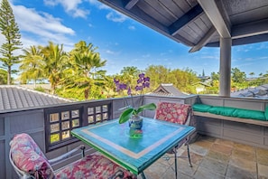 Outdoor dining - Bali Ohana, private studio in Asia House (Princeville)