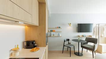 Studio (S2A) | Private kitchen | Mini-fridge, microwave, stovetop, dishwasher