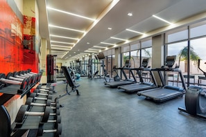 A gym with treadmills, weight machines, and dumbbells. - Hyatt Place Piedras Negras (Piedras Negras)