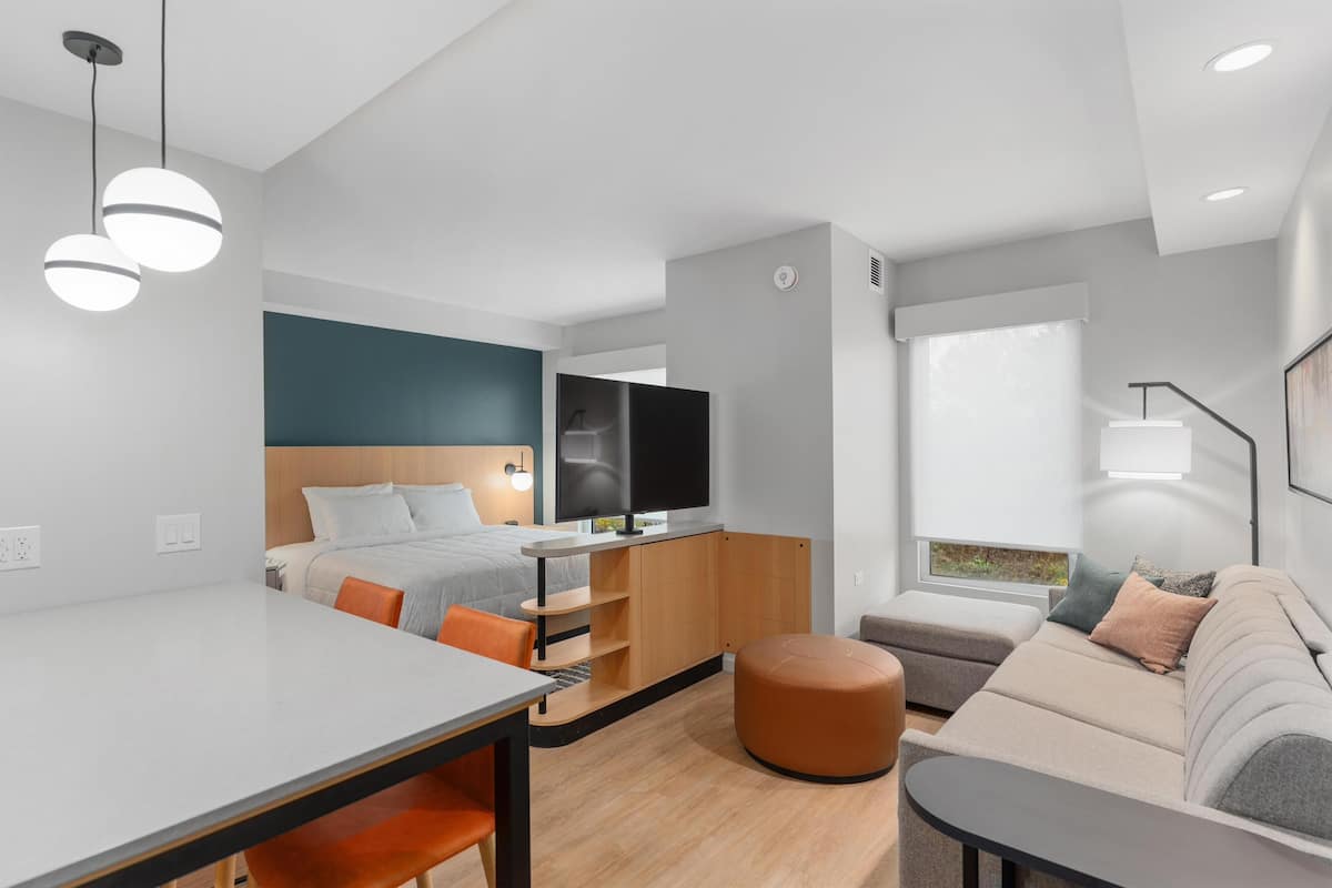 Estudio, 1 cama King size y sofá cama