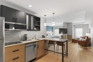 Desk, laptop workspace, blackout drapes, bed sheets - Hyatt House Thunder Bay (THUNDER BAY)