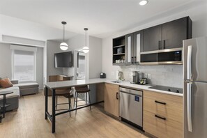 Desk, laptop workspace, blackout drapes, bed sheets - Hyatt House Thunder Bay (THUNDER BAY)