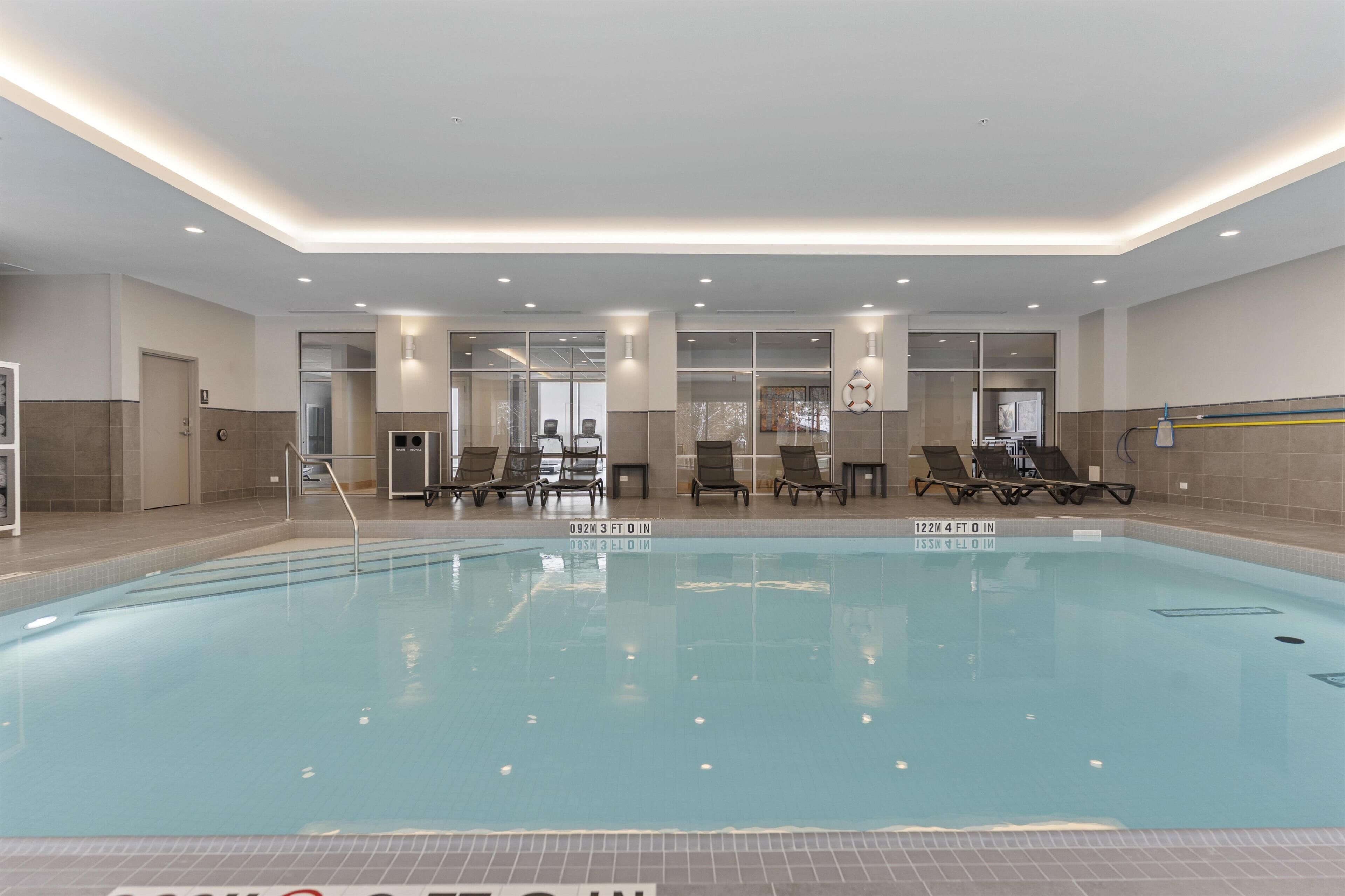 Una piscina cubierta
