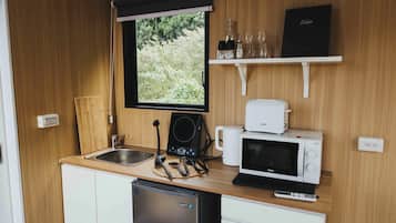 Fridge, microwave, stovetop, electric kettle