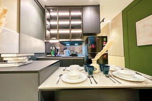 Deluxe Apartment, 3 Bedrooms, Balcony, City View | In-room dining