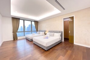 Superior Apartment, 3 Bedrooms, Kitchen, City View | Desk, laptop workspace, free WiFi, bed sheets - Neu Suites Horizon View Apartments (Kuala Lumpur)