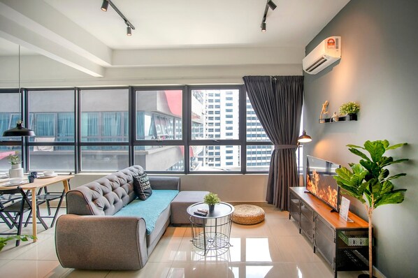 Superior Apartment, 1 Bedroom, Balcony, City View | Living area