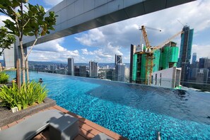 Outdoor pool - Royce Residence KLCC Skyview Apartments (Kuala Lumpur)