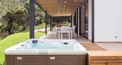 Villa inside a forest, complete peace and contact with nature, the retreat.