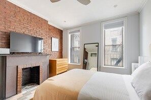 Iron/ironing board, WiFi, bed sheets - Blueground | West Village, w/d, nr Washington Sq Park (New York)