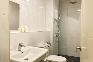 Superior Apartment, 2 Bedrooms, Kitchen, City View | Bathroom | Designer toiletries, hair dryer, towels, soap
