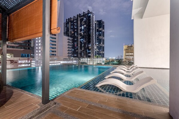 Outdoor pool - The Reizz Residence by Emily in Town (Kuala Lumpur)