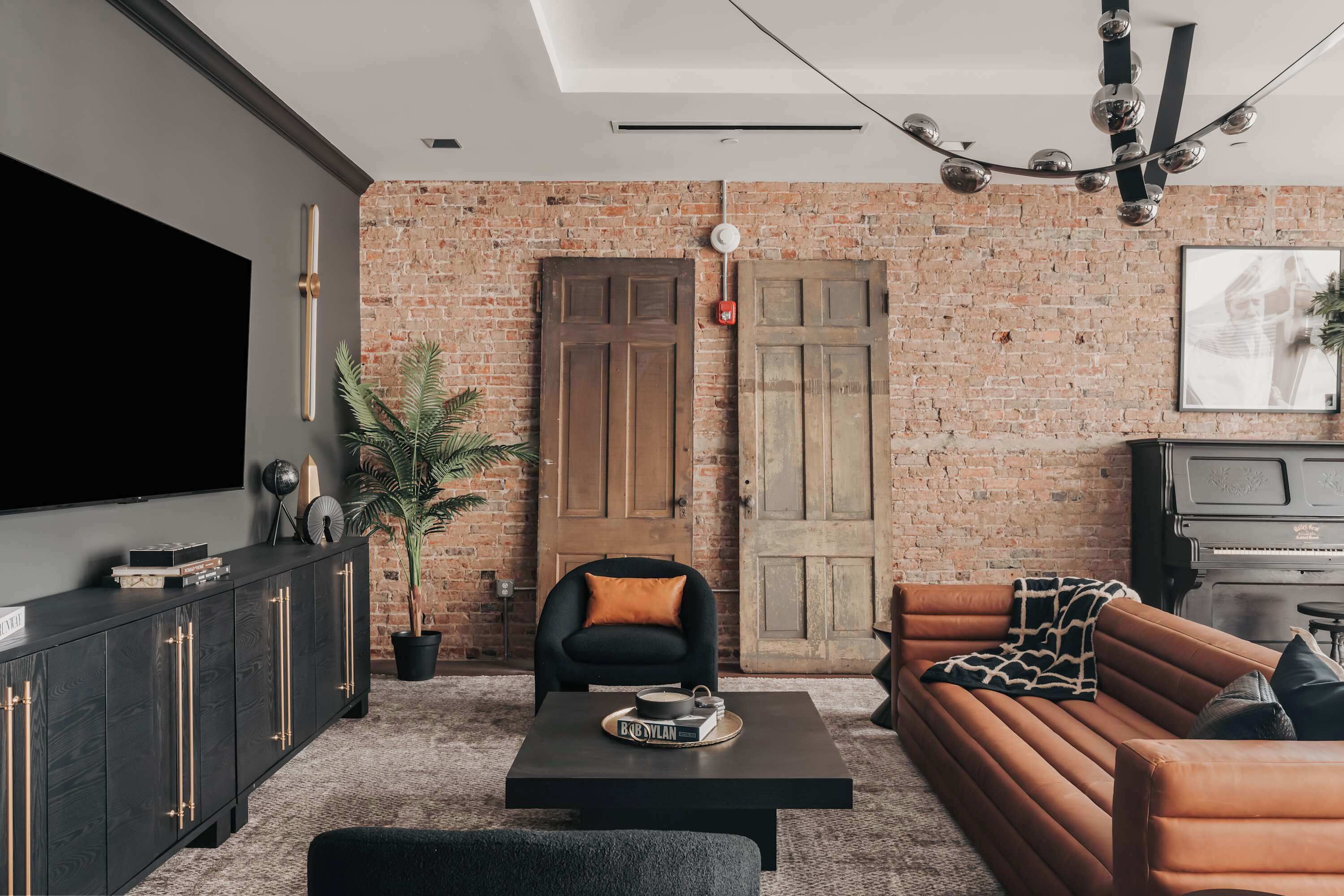 TV, stereoanlegg og kontorer