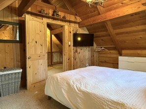 4 bedrooms, free WiFi, bed sheets - Tahoe Adventure Cabin: Ski, Sled & Snowshoe (Soda Springs)