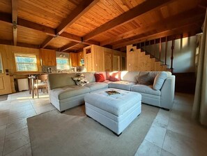 Smart TV, fireplace, table football, books - Tahoe Adventure Cabin: Ski, Sled & Snowshoe (Soda Springs)