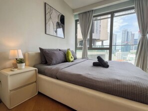 Superior Apartment, 3 Bedrooms, Kitchen, City View | Desk, laptop workspace, free WiFi, bed sheets - Fairlane Residences KL Skyview (Kuala Lumpur)