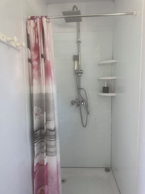 Shower, hair dryer, towels, soap - The calm that oﬀre a private easement On a large plot sea access (Moorea)