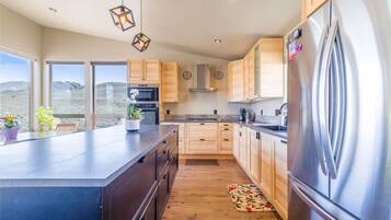 Microonde, forno, piano cottura, lavastoviglie