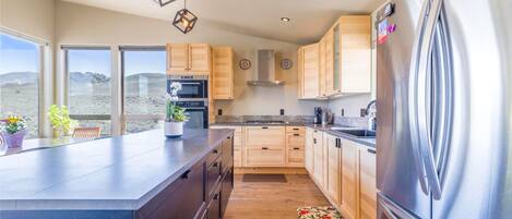 Microondas, horno, parrilla de estufa y lavavajillas