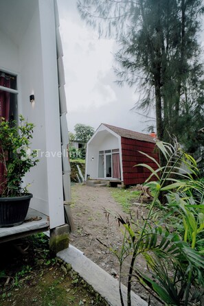 Exterior - Flamboyan Cabin By Travelink (Kejajar)